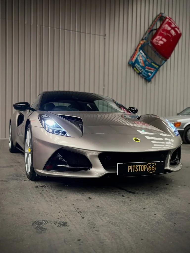 Lotus Sports Car Pitstop66 Garage